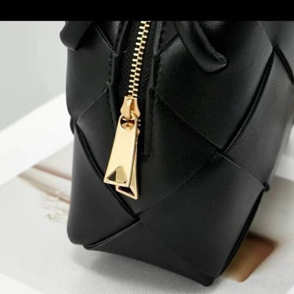 BOTTEGA VENETA Compact Woven Camera Pouch - Picture 5 of 9